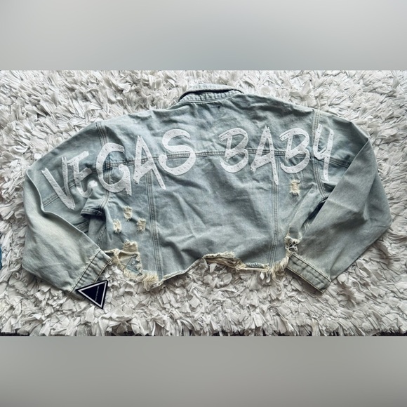 NWT VEGAS BABY Crop Light Denim Jacket Size M/L - Picture 7 of 10